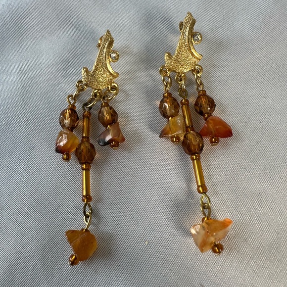 Chic modernist vibe goldtone and amber dangle earrings - Picture 4 of 6